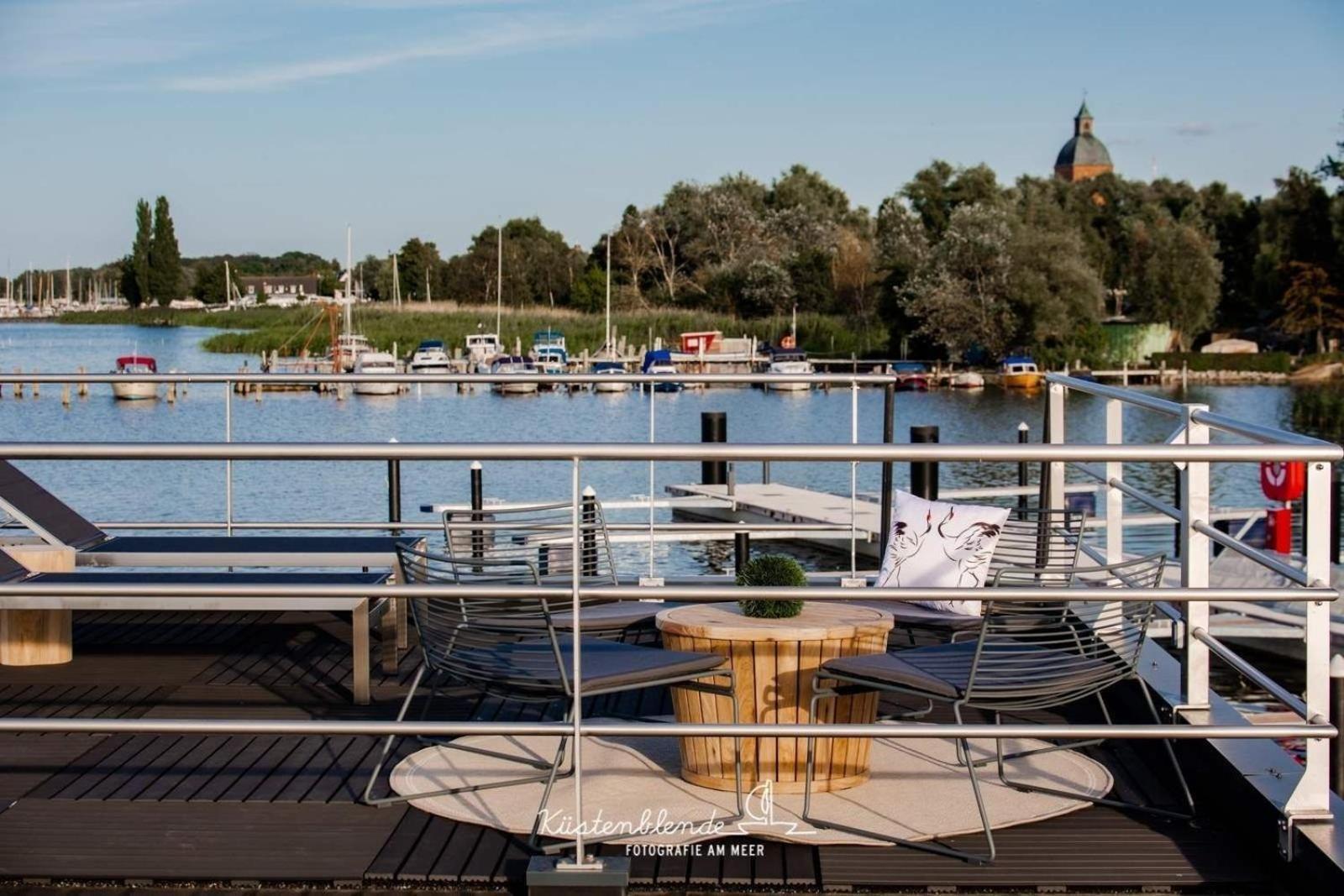 Hausboot Kranichnest Hotel ริบนิทซ์-ดัมการ์เทิน ภายนอก รูปภาพ