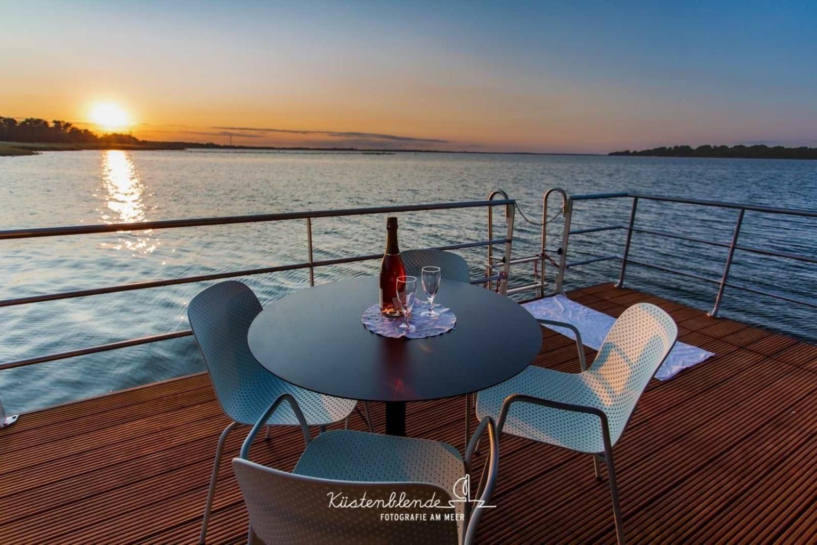 Hausboot Kranichnest Hotel ริบนิทซ์-ดัมการ์เทิน ภายนอก รูปภาพ